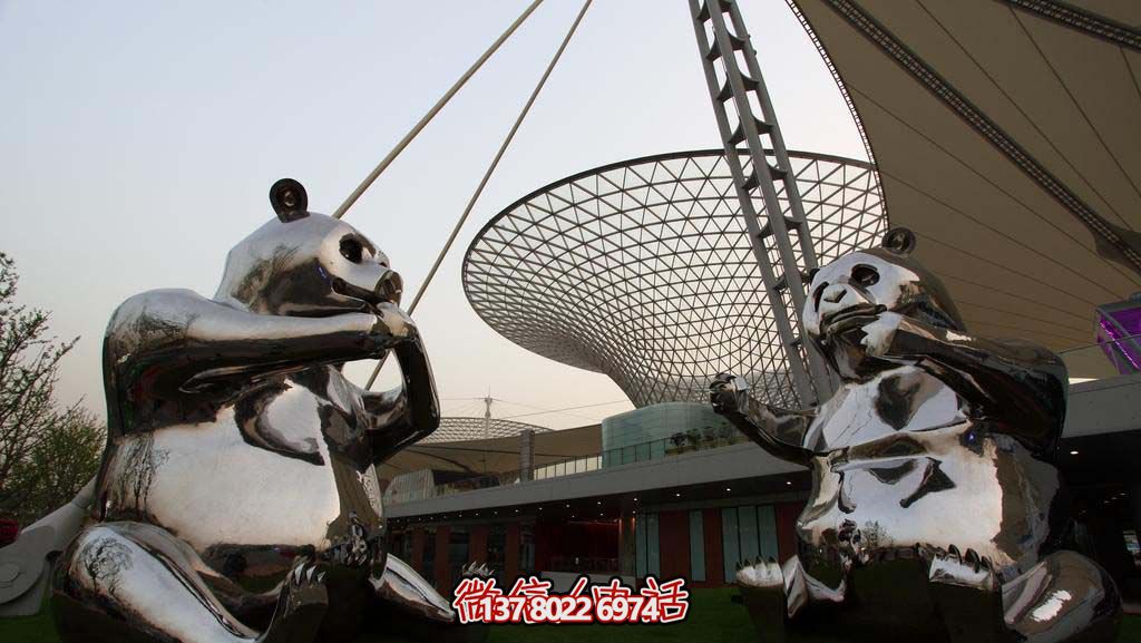 不銹鋼卡通熊貓雕塑，為動(dòng)物園擺放鏡面裝飾